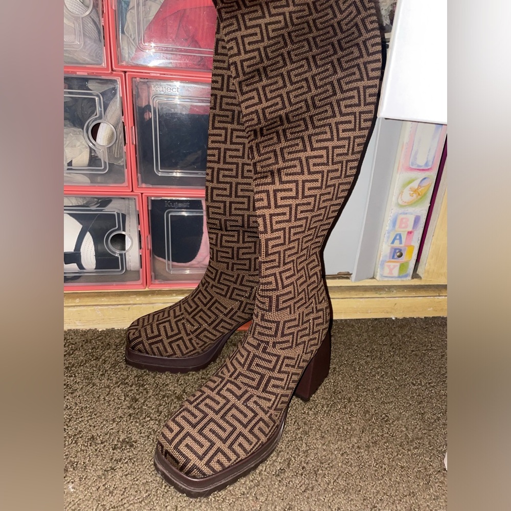 Fashion nova brown boots, size 6 in women